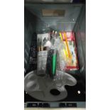 BOX OF ARTISTS ITEMS (PENCILS & BRUSHES)