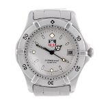 TAG HEUER - a gentleman's 2000 Series bracelet watch. Stainless steel case with calibrated bezel.