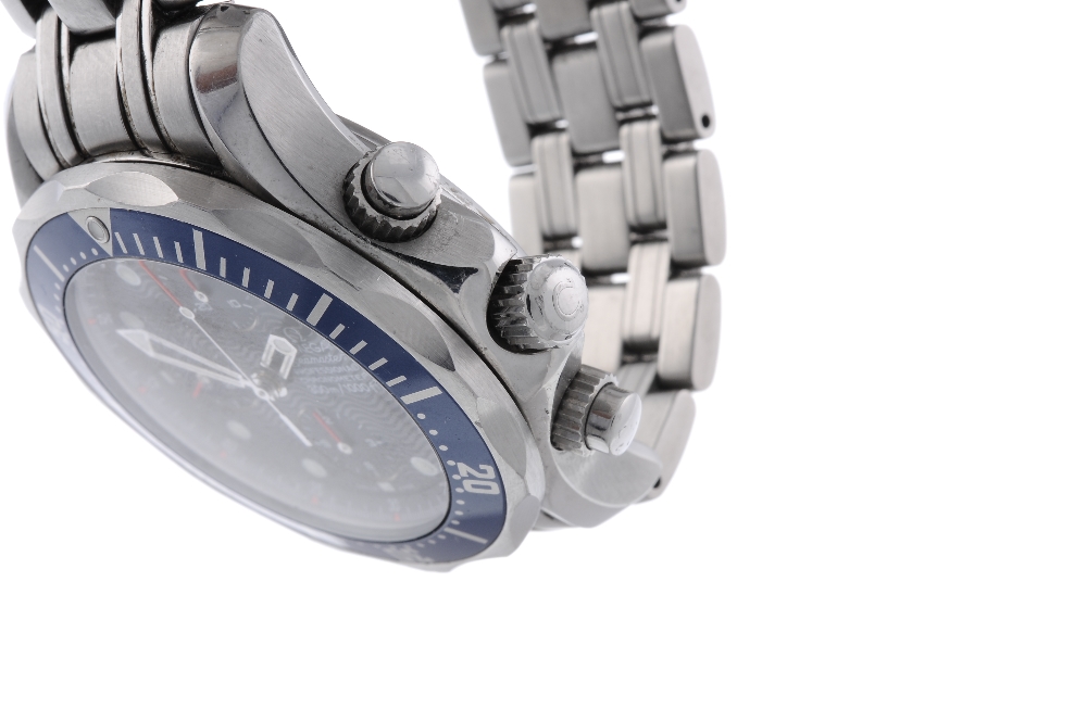 OMEGA - a gentleman's Seamaster Professional 300M chronograph bracelet watch. Stainless steel case - Image 3 of 4