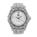 TAG HEUER - a gentleman's 2000 Series bracelet watch. Stainless steel case with calibrated bezel.