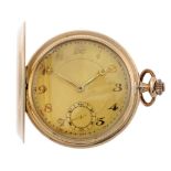 A full hunter pocket watch. Yellow metal case, stamped 14K, 0,585. Numbered 204124. Unsigned keyless