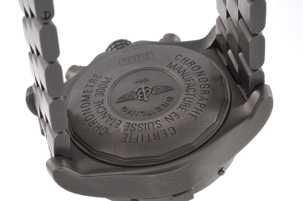 BREITLING - a gentleman's Aeromarine Chrono Avenger chronograph bracelet watch. Circa 2005. Titanium - Image 4 of 4