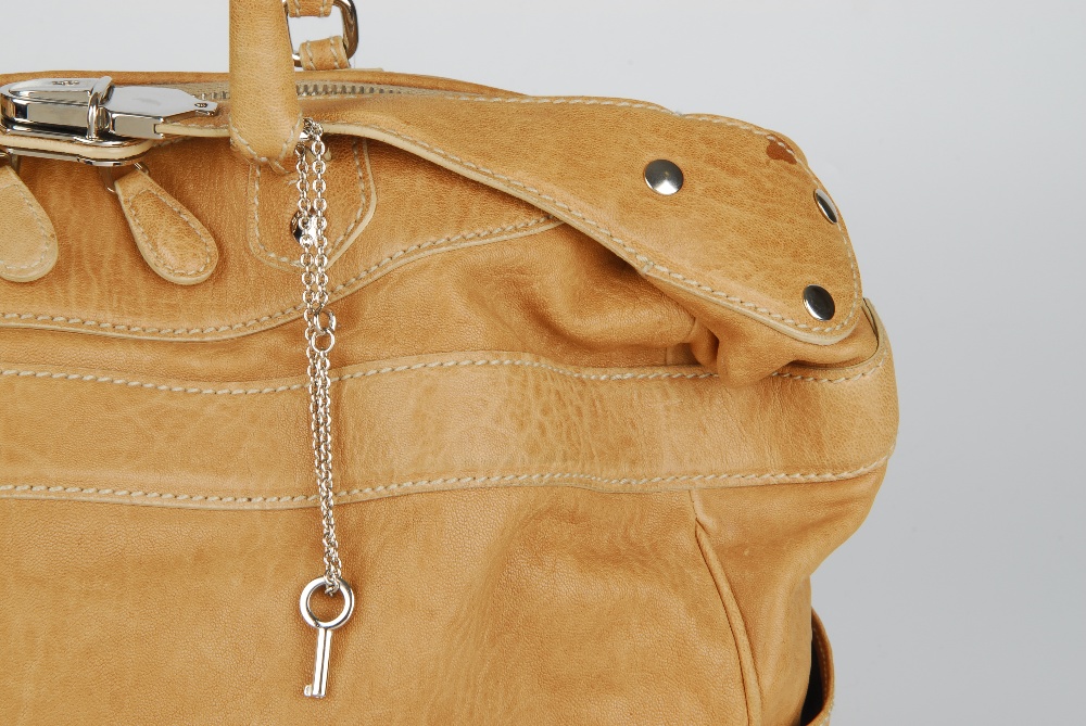 BALENCIAGA - a leather handbag. Crafted from camel coloured leather, featuring two external slip - Image 2 of 6