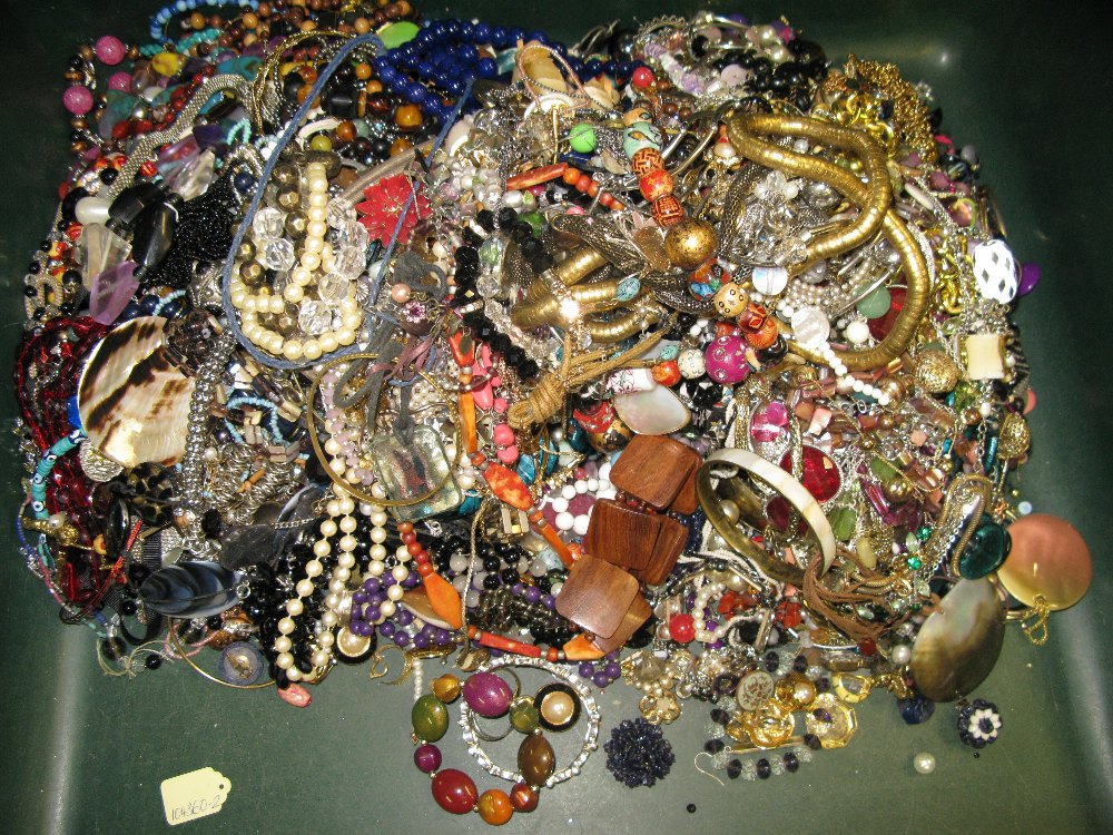 A bag containing a large quantity of costume jewellery. Many AF. Weight approximately 13kg. Due to - Image 3 of 3