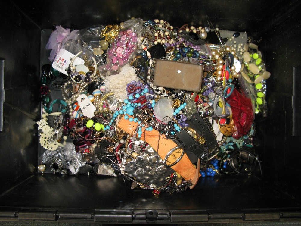 A bag containing a large quantity of costume jewellery. Many AF. Weight approximately 10.5kg. Due to - Image 2 of 2