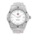TAG HEUER - a gentleman's 2000 Series bracelet watch. Stainless steel case with calibrated bezel.