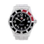 TAG HEUER - a gentleman's 2000 Sport bracelet watch. Stainless steel case with calibrated bezel.