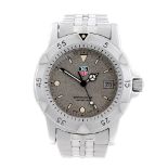 TAG HEUER - a gentleman's 1500 Series bracelet watch. Stainless steel case with calibrated bezel.