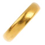 A 22ct gold band ring. Hallmarks for Birmingham, 1956. Ring size L. Weight 5.6gms. Overall condition