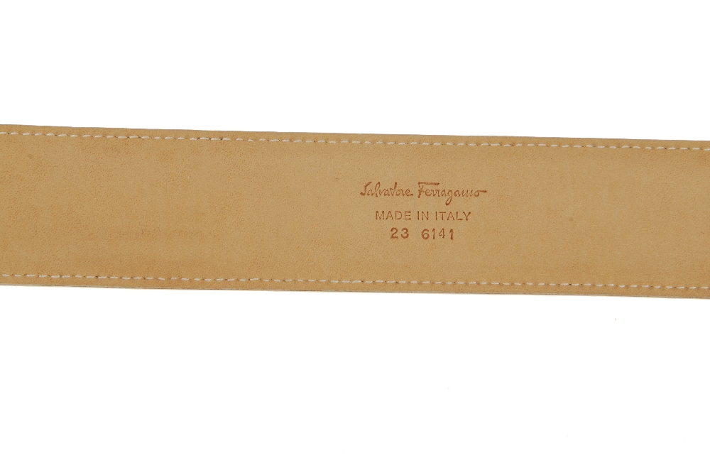 SALVATORE FERRAGAMO - a metallic leather belt. Featuring a pale gold metallic leather exterior - Image 5 of 7