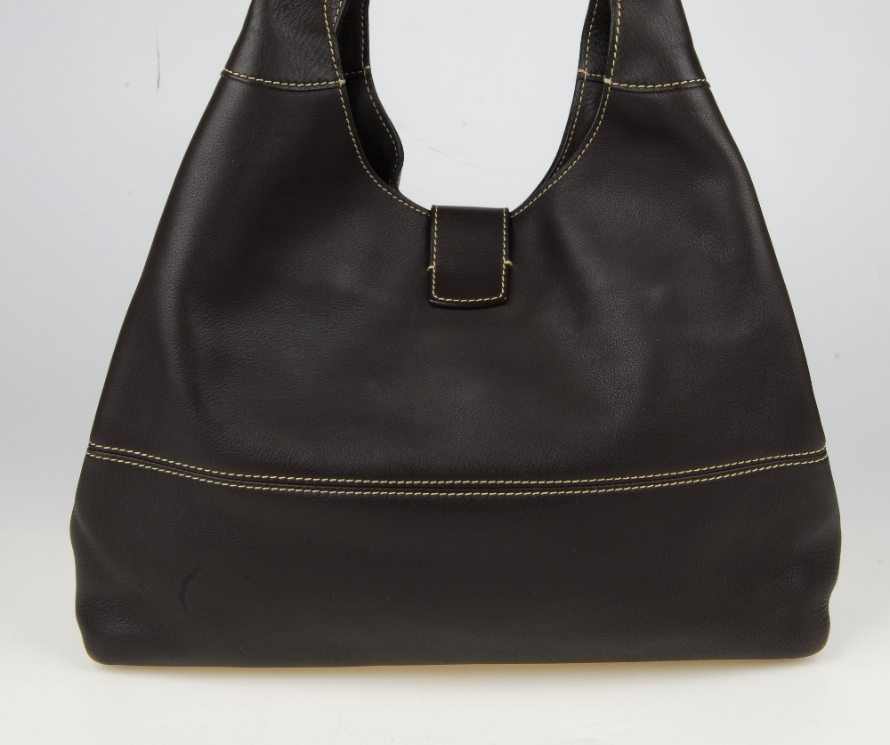 LORO PIANA - a brown leather hobo handbag. Designed from lightly grained dark brown leather with - Image 7 of 12