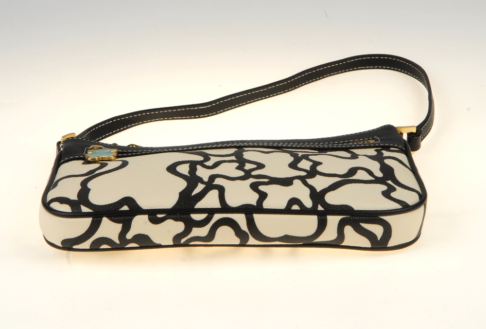 TOUS - a baguette handbag. Featuring a cream and black coated canvas exterior with black leather - Bild 6 aus 9