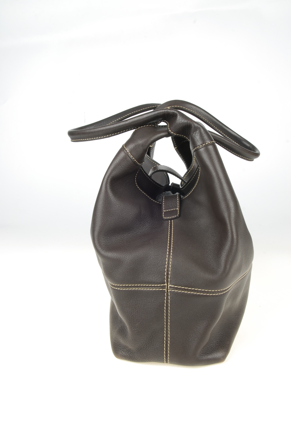 LORO PIANA - a brown leather hobo handbag. Designed from lightly grained dark brown leather with - Bild 5 aus 12
