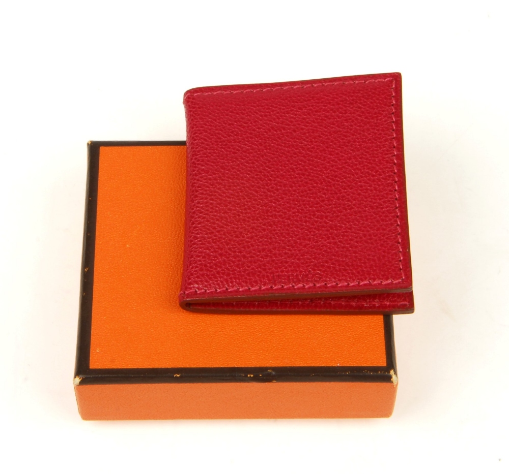 HERMÈS - a mini pink leather picture frame. Opening to two small picture frame windows. Measuring - Image 8 of 9