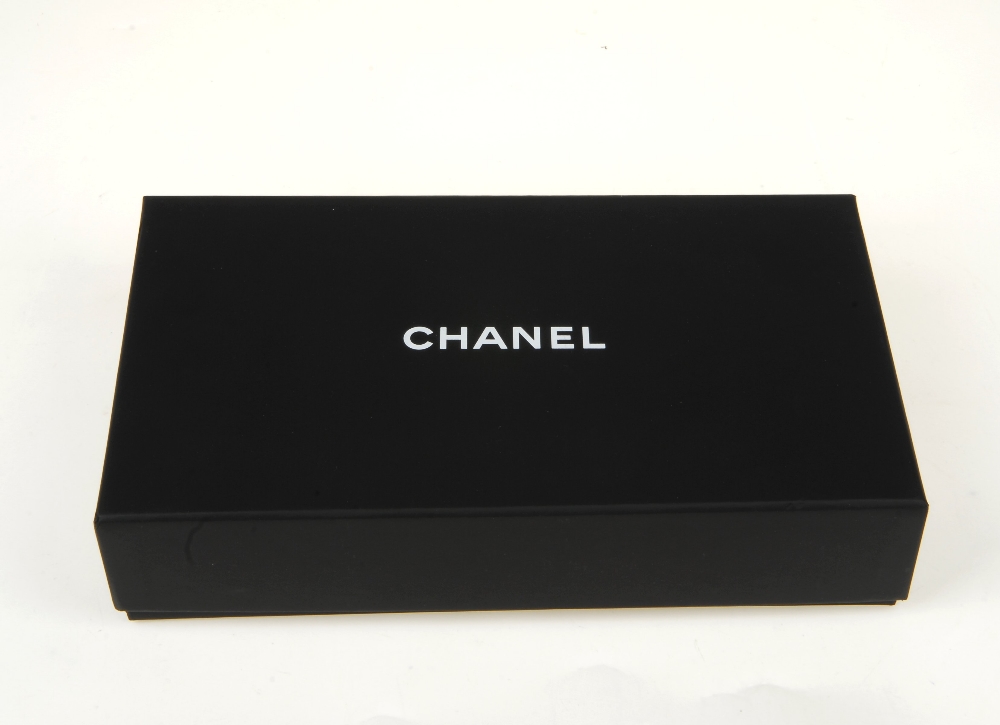 CHANEL - a CC chain trim wallet. Crafted from soft black lambskin leather, featuring maker's CC logo - Image 9 of 11