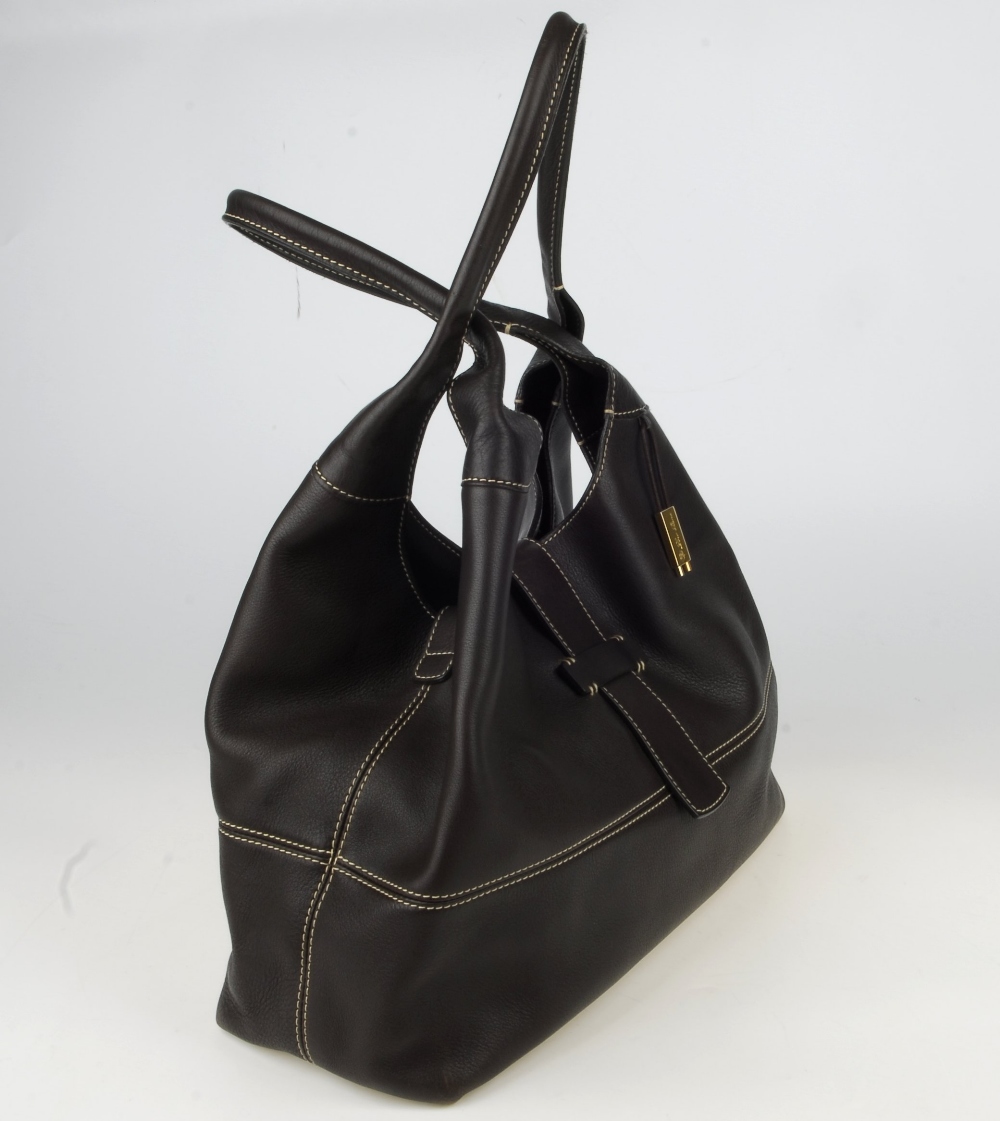 LORO PIANA - a brown leather hobo handbag. Designed from lightly grained dark brown leather with - Bild 8 aus 12