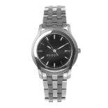 GUCCI - a gentleman's 5500 XL bracelet watch. Designed with a circular tiered case featuring a black