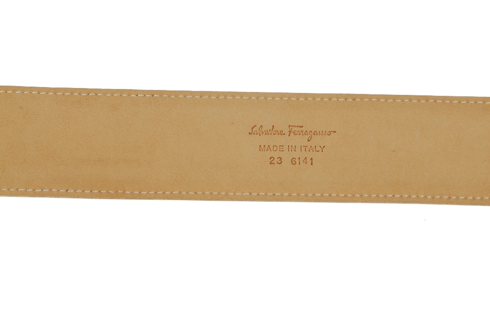 SALVATORE FERRAGAMO - a metallic leather belt. Featuring a pale gold metallic leather exterior - Image 4 of 7
