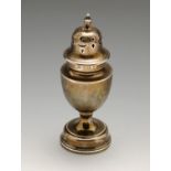 An Edwardian silver caster, of plain urn shaped form with pierced detachable cover, the whole raised