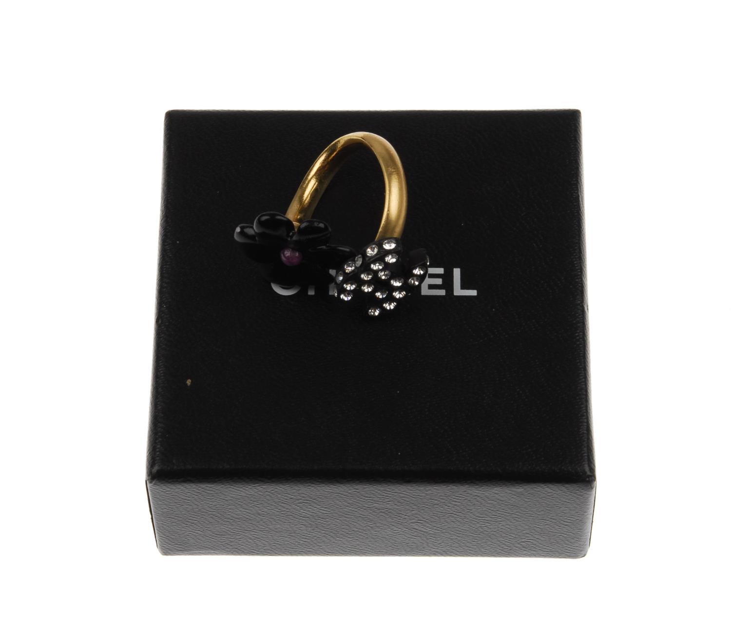CHANEL - a Camellia CC wrap ring. Designed as a matte gold-tone wraparound split ring with a back - Image 3 of 5