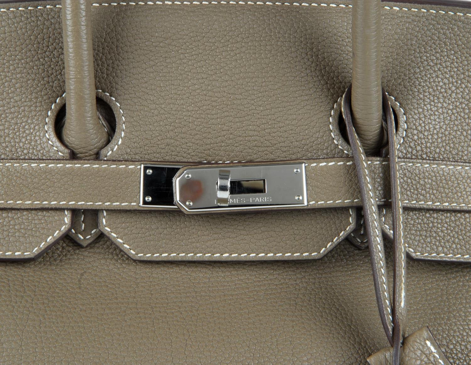 HERMÈS - a 2009 taupe Fjord Birkin 35 handbag. Featuring a grained fjord leather exterior, dual - Image 4 of 8