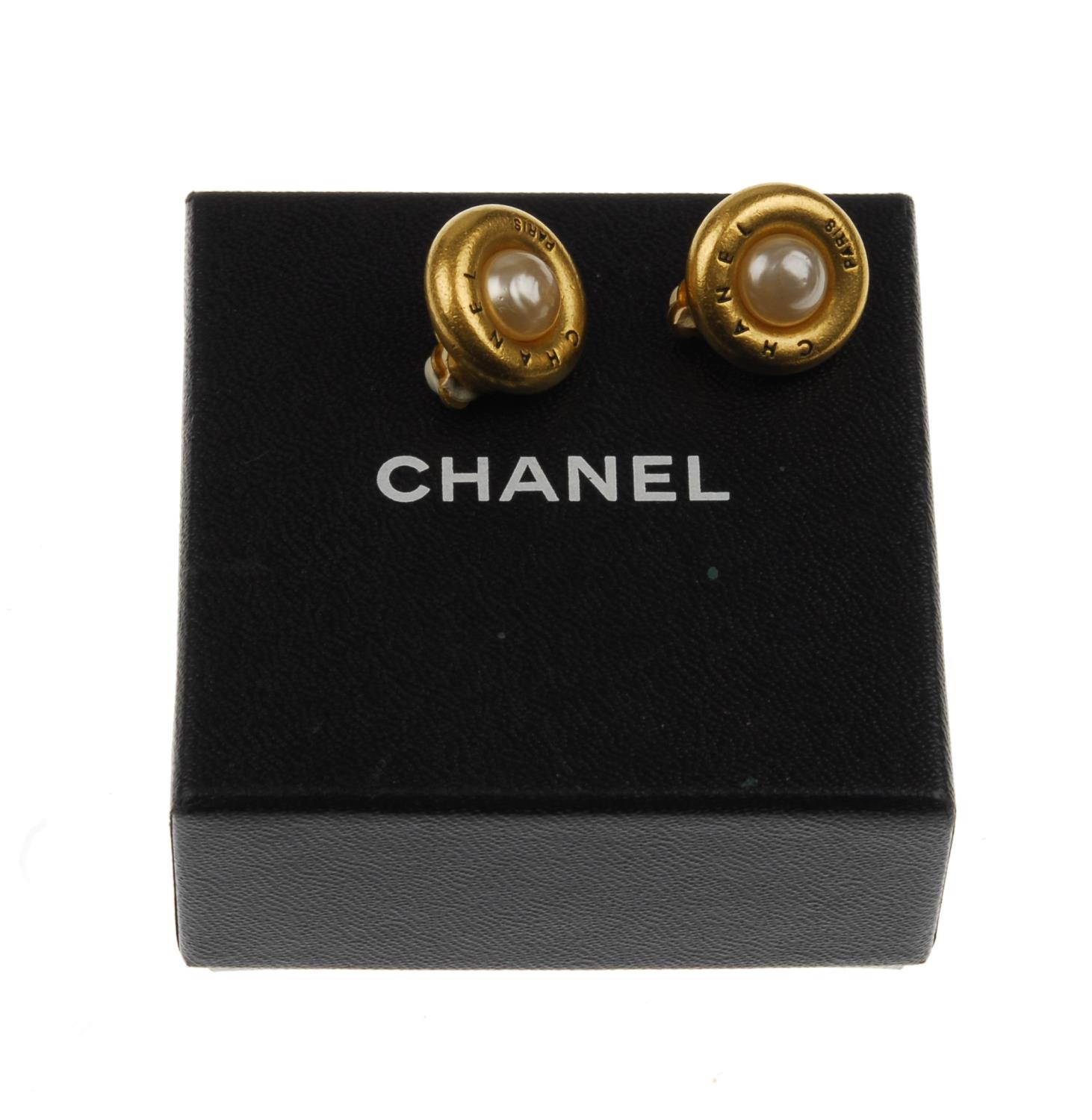CHANEL - a pair button ear clips. Featuring an imitation pearl to the centre and a matte gold-tone - Image 3 of 3
