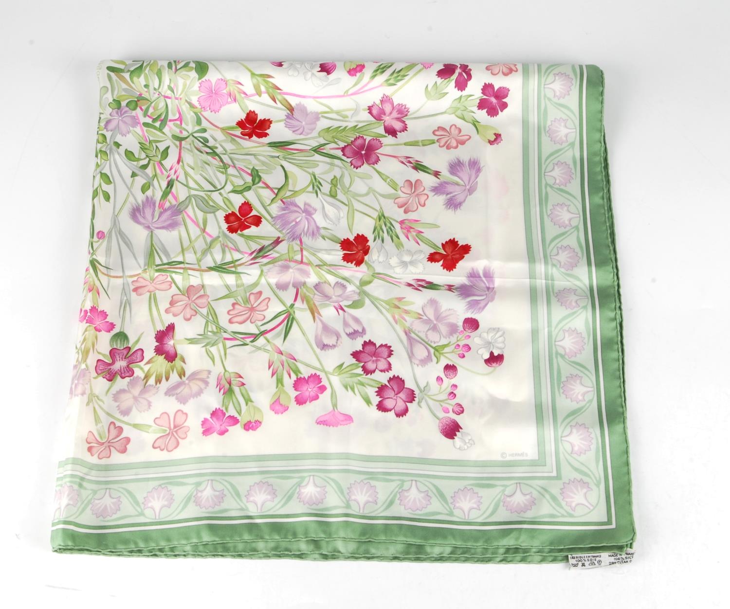 HERMÈS - a 'Oeillets Sauvages Et Autres Caryophyllée' scarf. Featuring a delicate floral motif in - Image 2 of 2