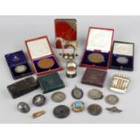 A collection of assorted items, to include a 19th century silver gilt study of a horse, 3 (7.5cm)