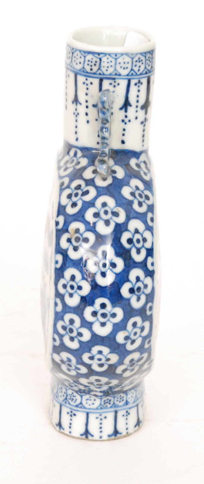 A 19th Century Chinese blue and white moon flask decorated with stylised dragons amidst clouds - Image 5 of 6