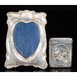 An Art Nouveau hallmarked silver rectangular card case embossed with cherubs heads within a