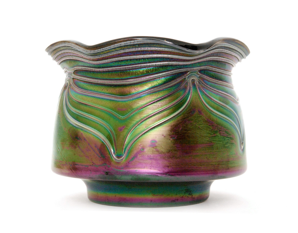 Kralik - An early 20th Century glass bowl,