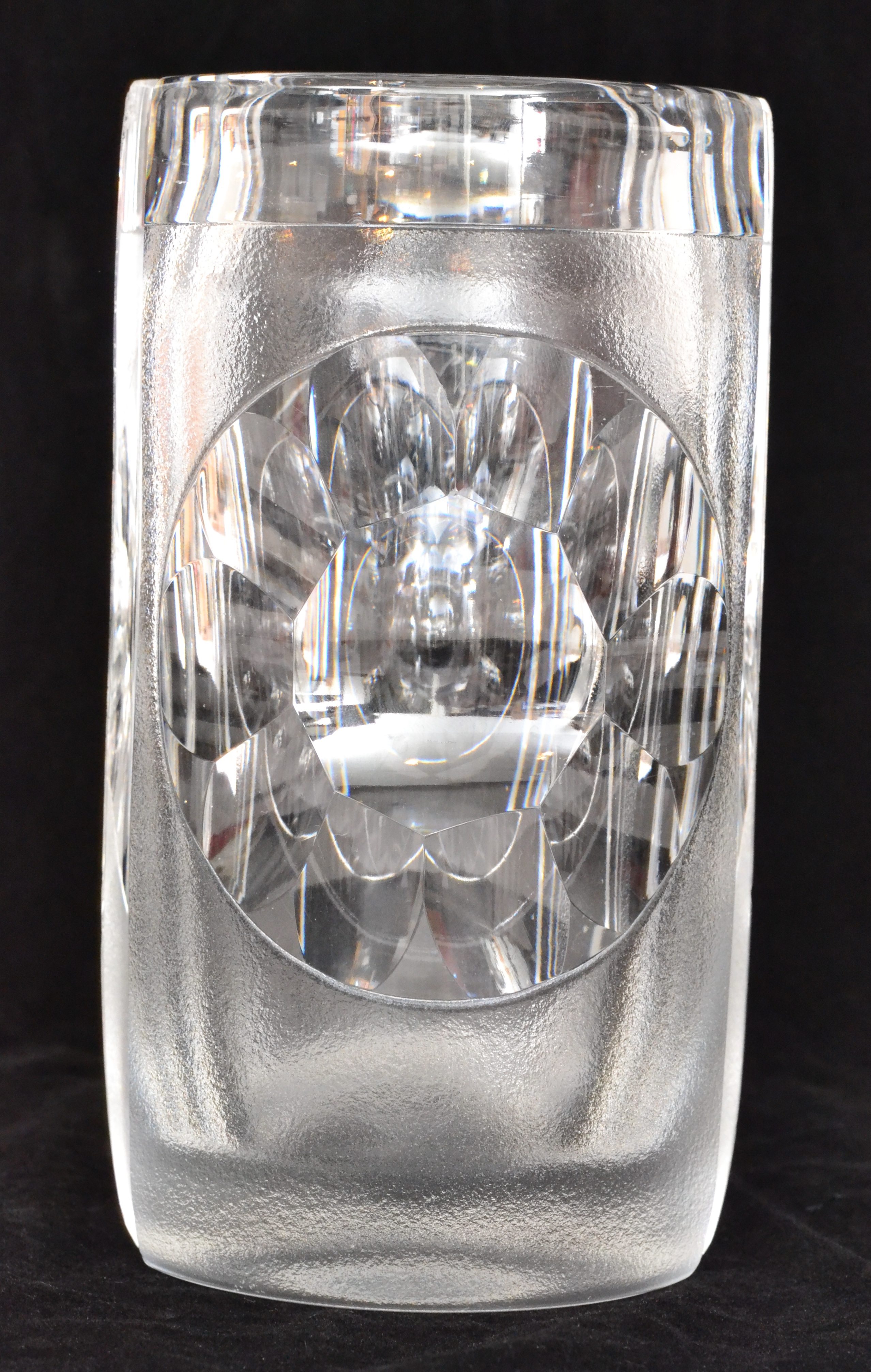Bertil Vallien - Boda Afors - A clear crystal glass vase of cylindrical form with a deep wall cut - Image 4 of 6