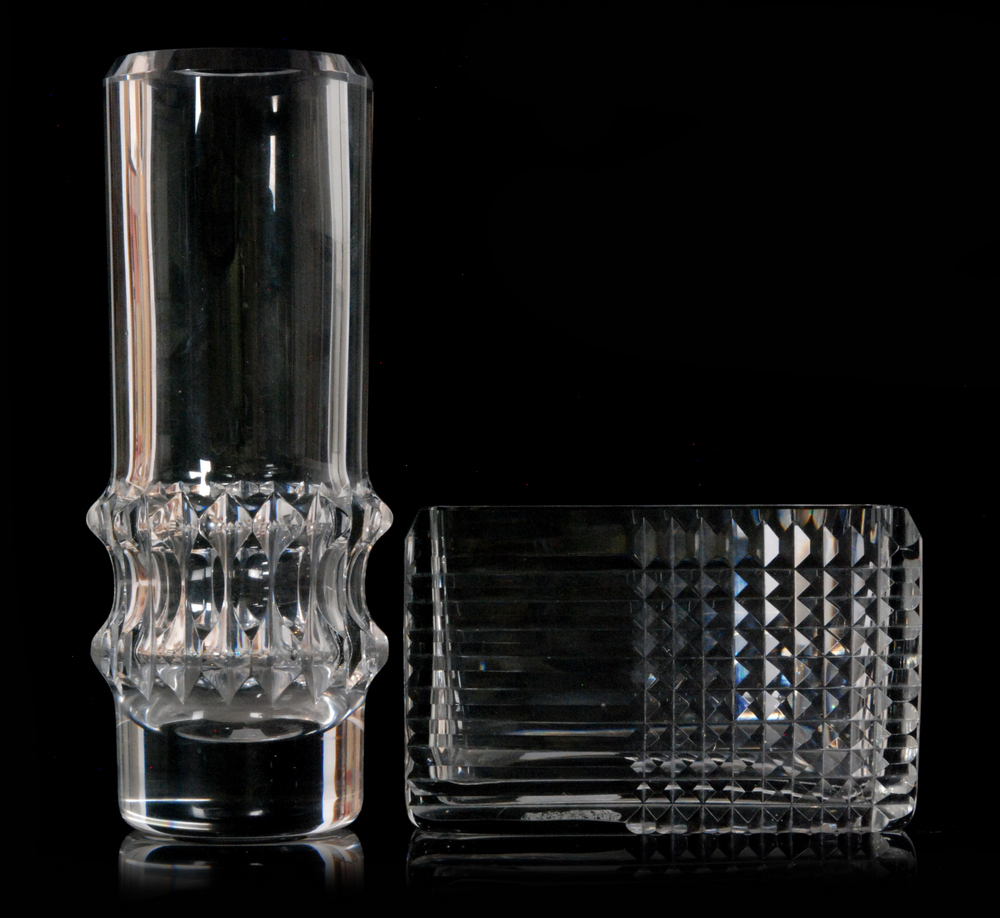 Bengt Edenfalk - Skruf - A post war crystal glass vase of cylindrical form with a double waist cut