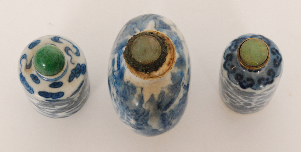 A Chinese Qing Dynasty late 19th Century snuff bottle in the Kangxi style of cylindrical form - Image 8 of 9