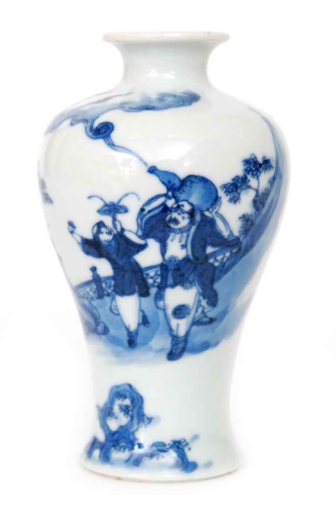 A Chinese Qing Dynasty 18th Century porcelain vase of baluster form hand painted in underglaze blue