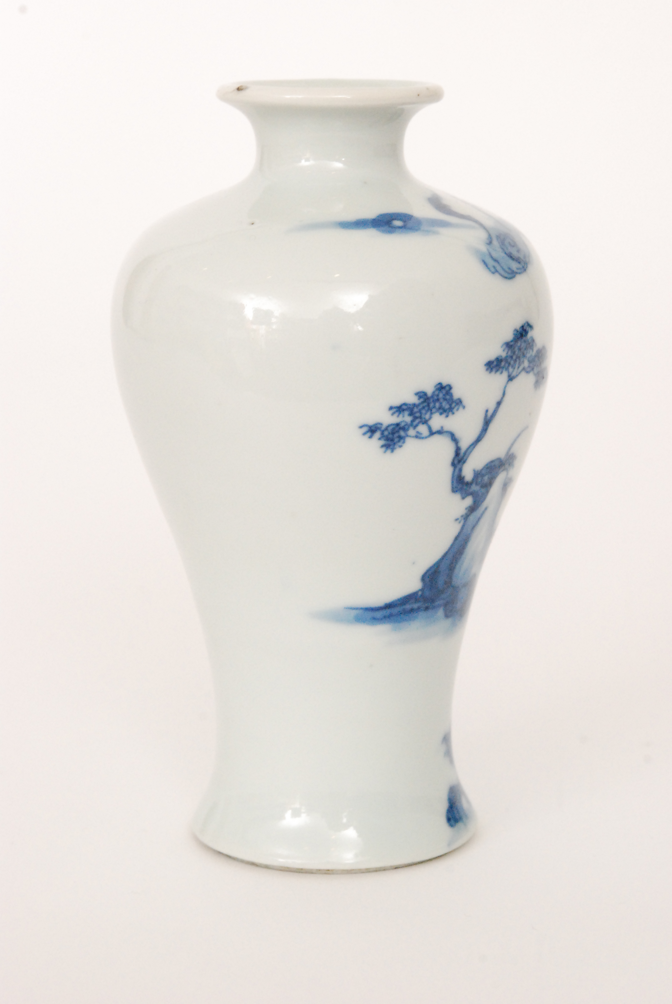 A Chinese Qing Dynasty 18th Century porcelain vase of baluster form hand painted in underglaze blue - Image 3 of 7