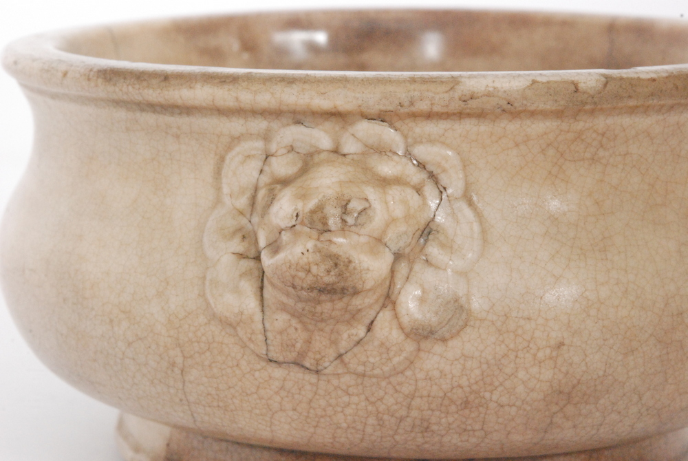 A Chinese Ming Dynasty 16th to 17th Century censer of footed compressed circular form decorated - Image 3 of 20