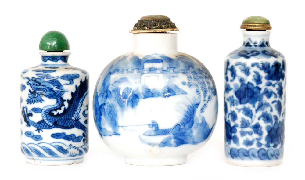 A Chinese Qing Dynasty late 19th Century snuff bottle in the Kangxi style of cylindrical form
