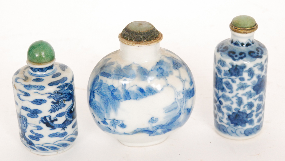 A Chinese Qing Dynasty late 19th Century snuff bottle in the Kangxi style of cylindrical form - Image 3 of 9