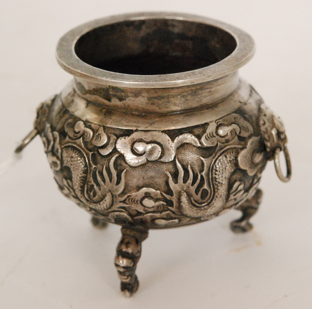 A late 19th Century Chinese silver salt of cauldron form with baluster body on three dragon feet - Image 4 of 6