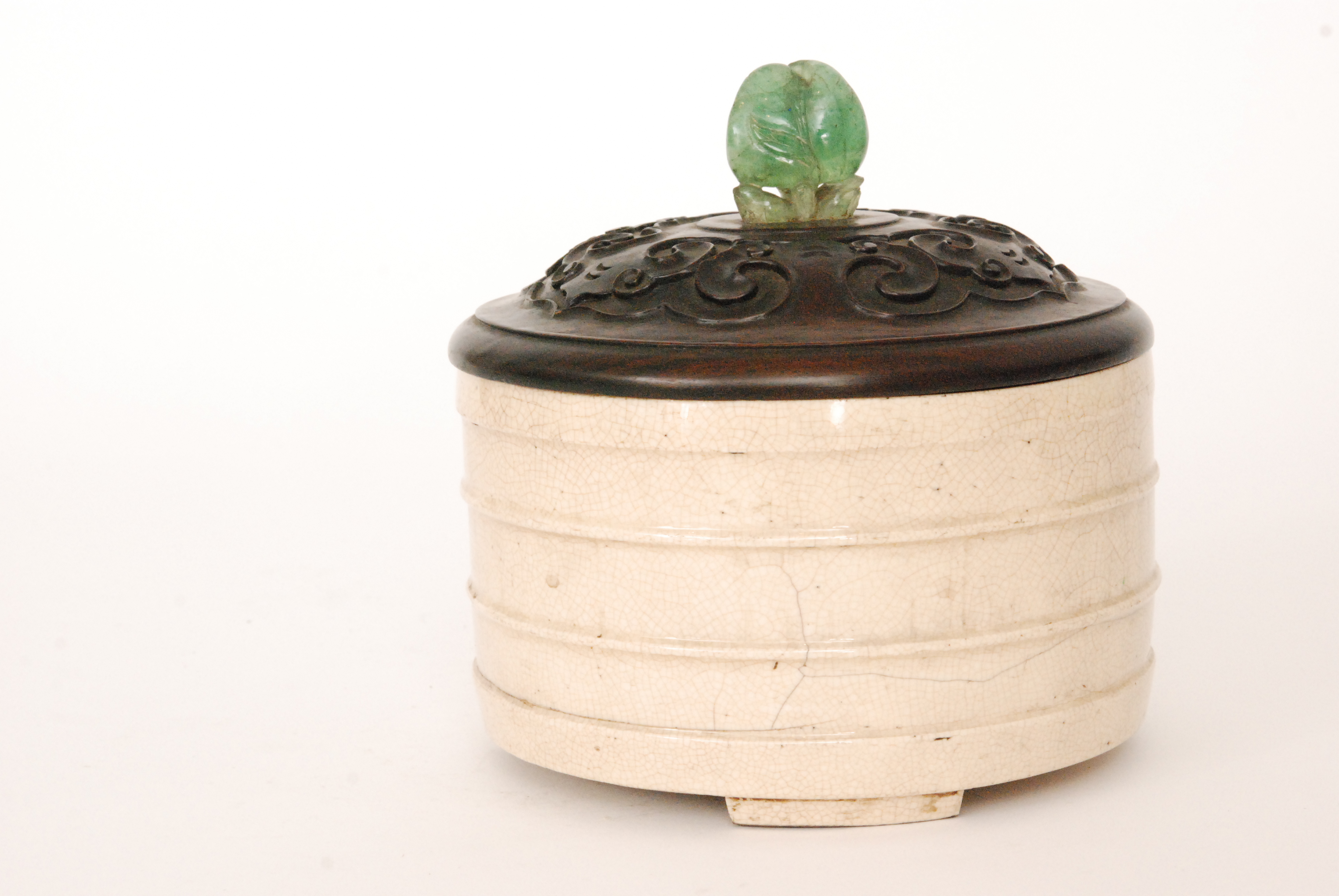 A Chinese Ming Dynasty 16th to 17th Century Ge type censer of cylindrical form raised to three feet - Image 3 of 15