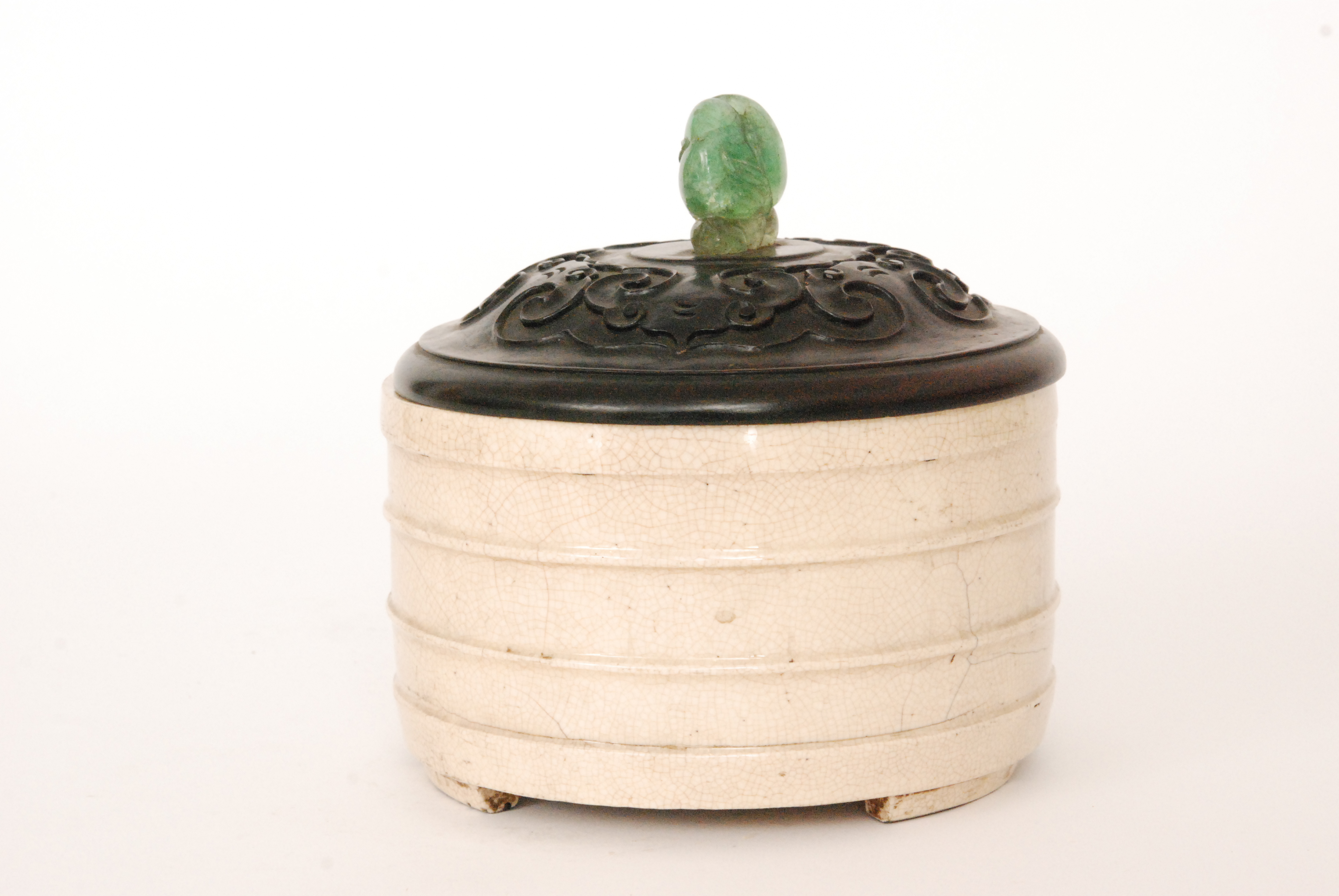 A Chinese Ming Dynasty 16th to 17th Century Ge type censer of cylindrical form raised to three feet - Image 2 of 15
