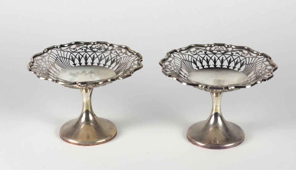 A matching pair of small pierced silver Tazzi, Sheffield c. 1909, approx.