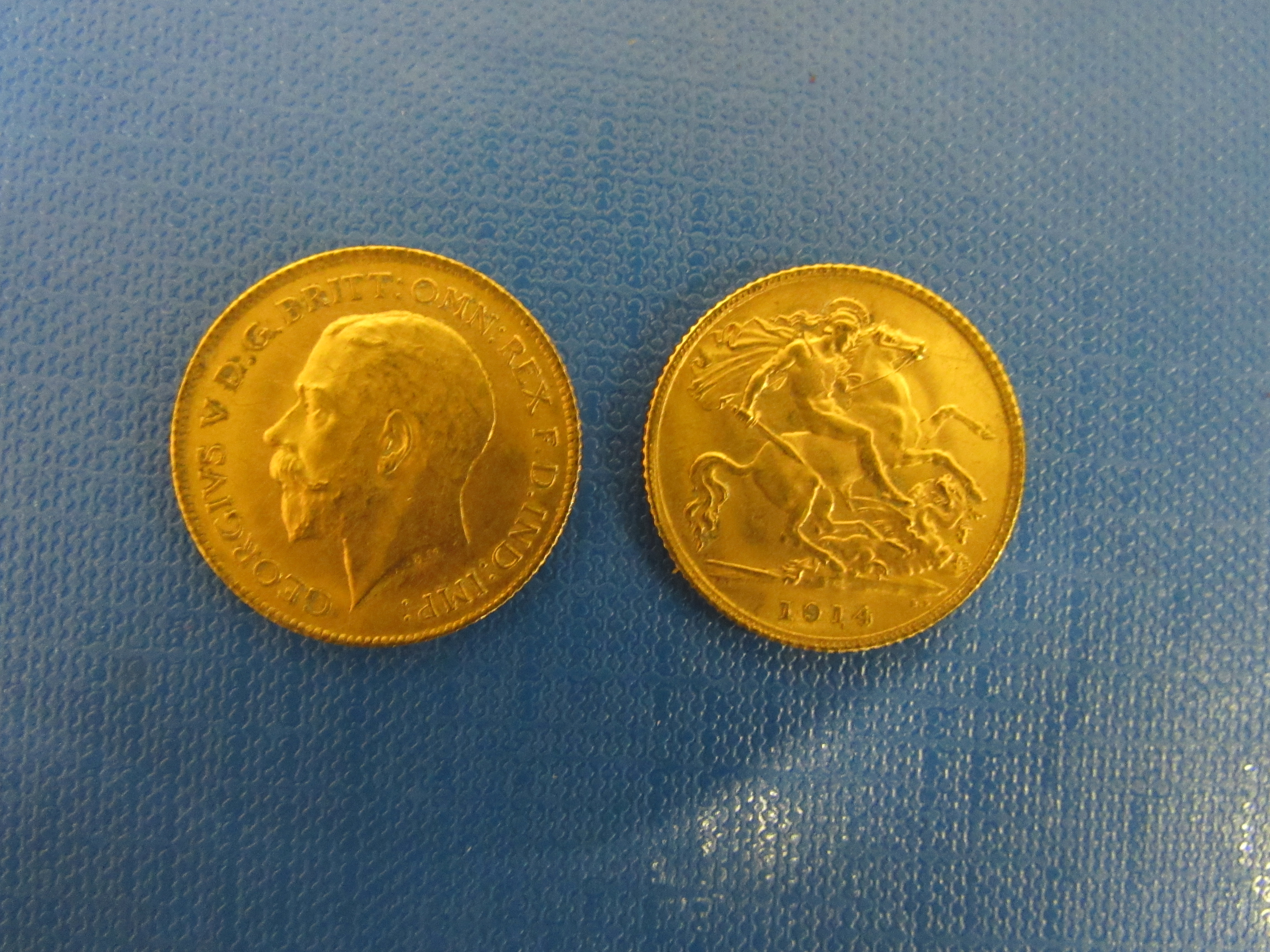 A pair of George V gold Half-Sovereigns, both 1914. - Image 2 of 3