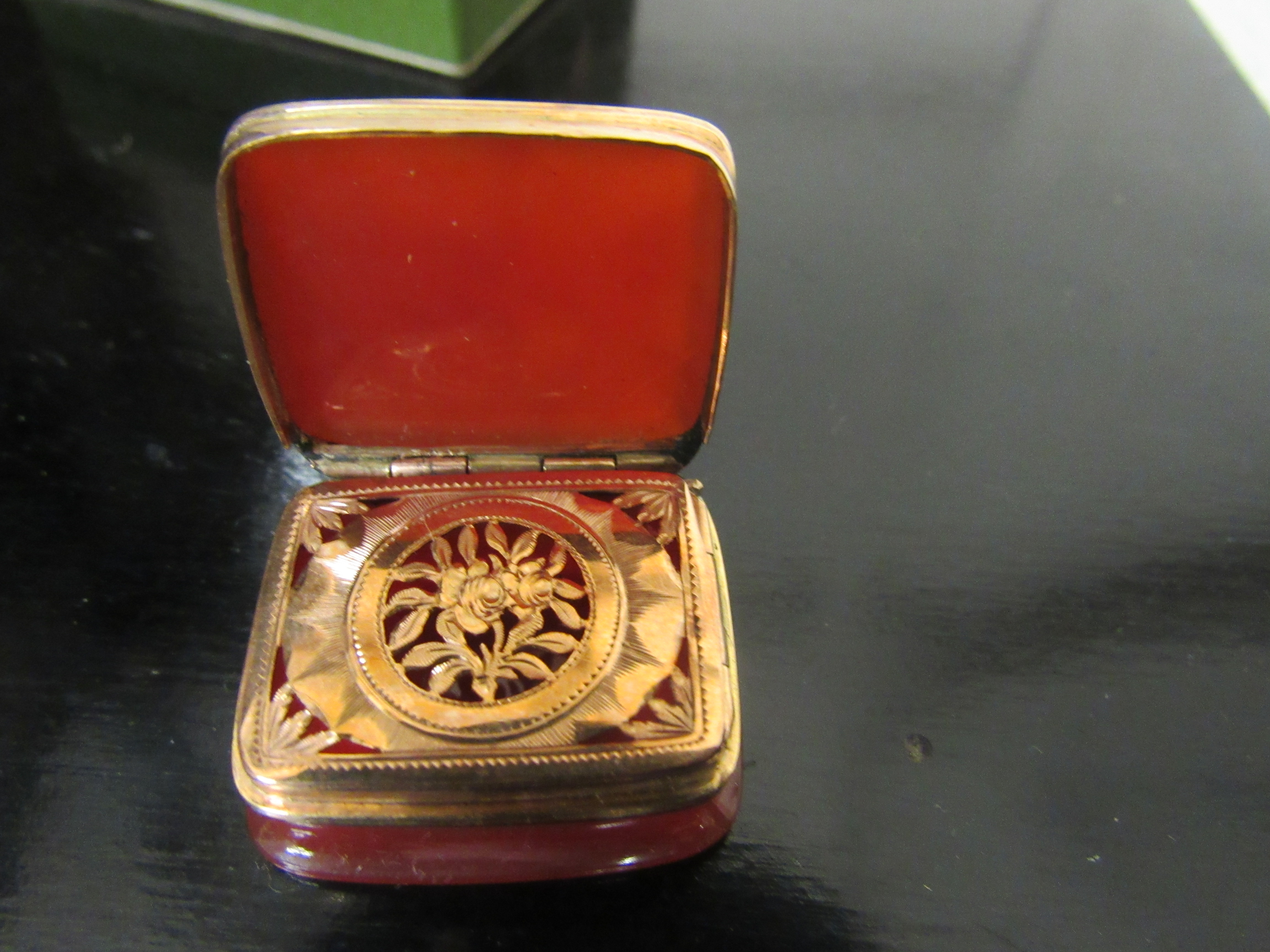 A very attractive 19th Century gold mounted amber colour Vinaigrette, - Image 5 of 10