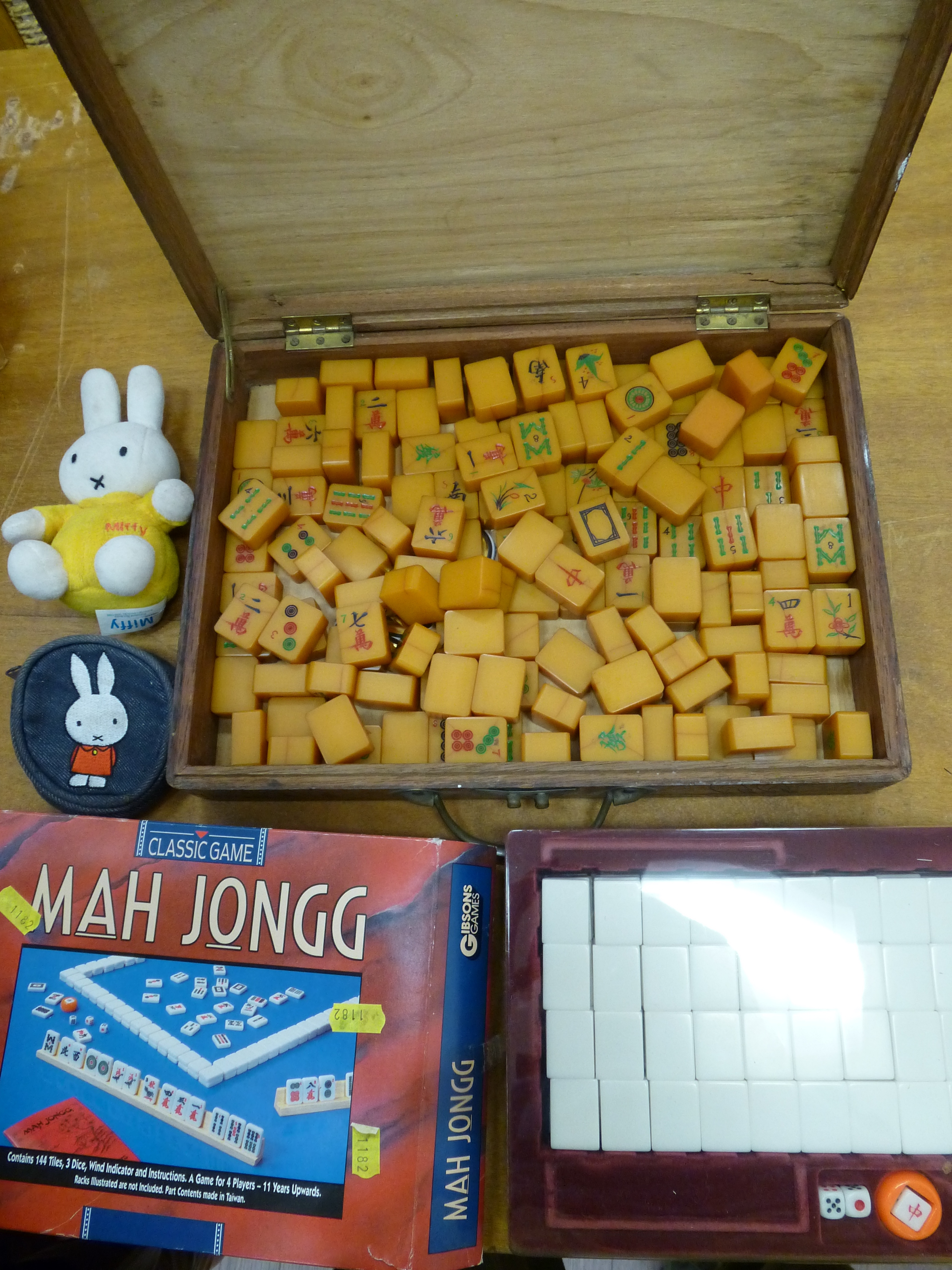 2 MAHJONGG SETS, MIFFY EDDY AND MIFFY PURSE