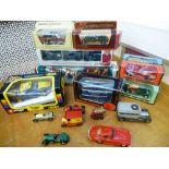 ASSORTED BOXED AND LOOSE CARS INCLUDING CORGI 1902 STATE LANDAU SILVER JUBILEE COACH, LLEDO AIR