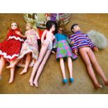 TIN OF 5 PIPPA DOLLS AND ASSORTED CLOTHES AND ACCESSORIES