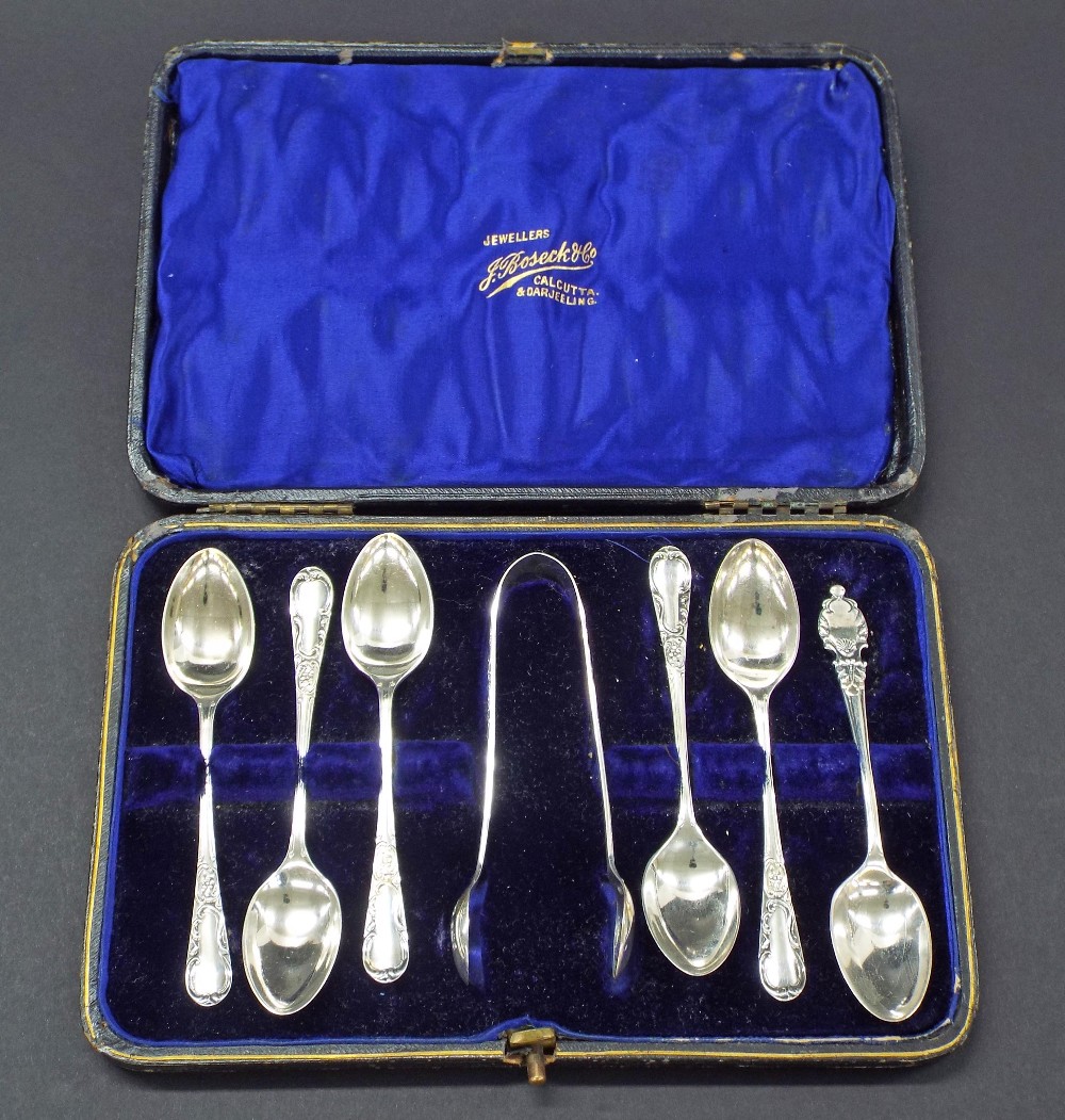 Harlequin cased suite of teaspoons, comprising five teaspoons, further teaspoon and sugar tongs,