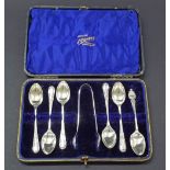 Harlequin cased suite of teaspoons, comprising five teaspoons, further teaspoon and sugar tongs,